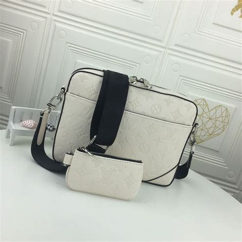 louis vuitton trio messenger white